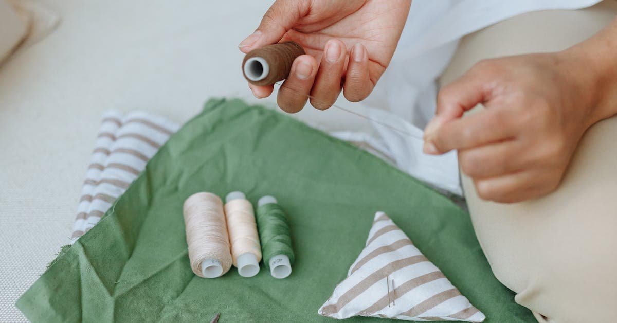 Réparer ses vêtements avant de vendre sur Vinted : guide 2026